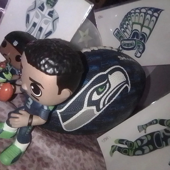 Seahawks Memorabilia - Picture 4 of 6